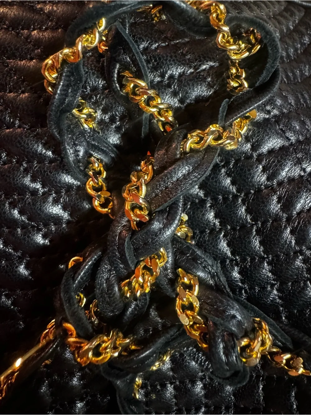 BALLY Italian Quilted Leather Crossbody Bag Chain Link Strap Tassel + Dust Bag - Picture 11 of 17